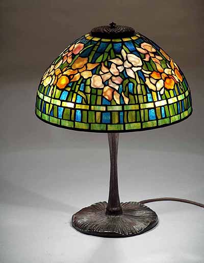 14" Daffodil leaded glass and bronze Tiffany lamp