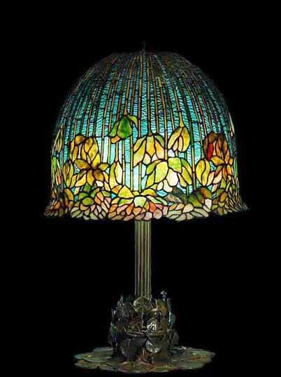 Lotus Tiffany Lamp: Irregular upper and lower Borders