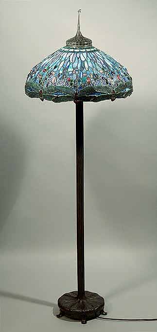 Leaded Glass & Bronze Tiffany lamp