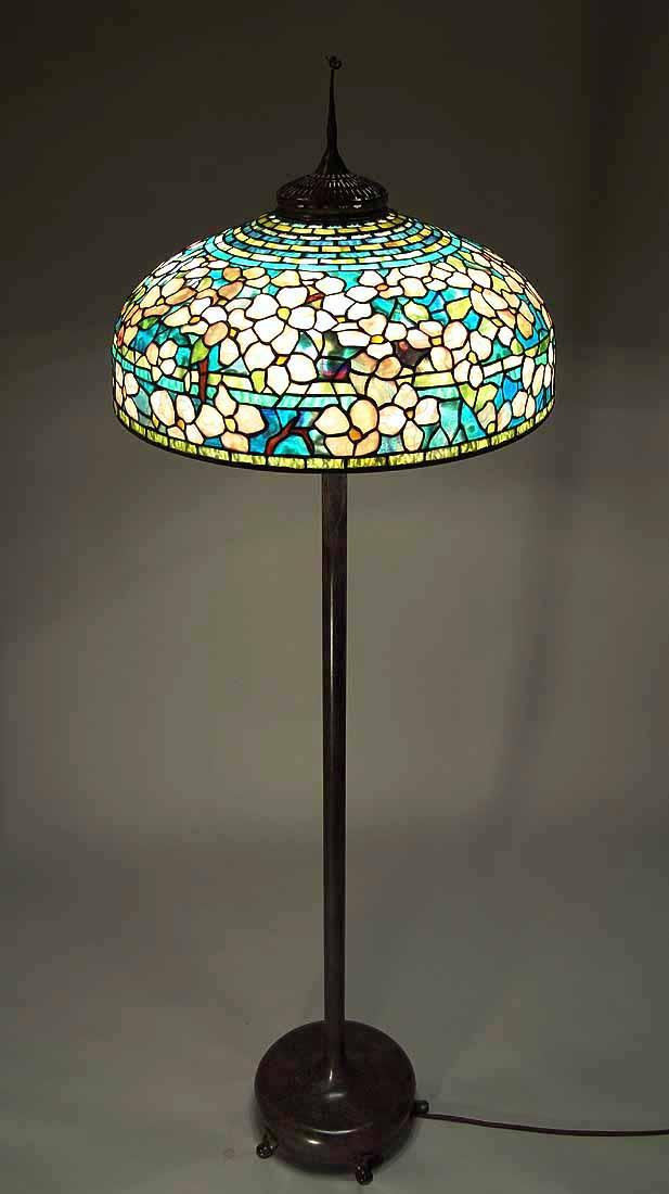 Leaded Glass & Bronze Tiffany lamp