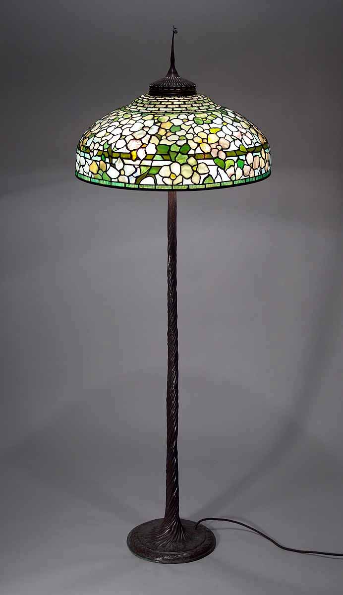 Leaded Glass & Bronze Tiffany lamp
