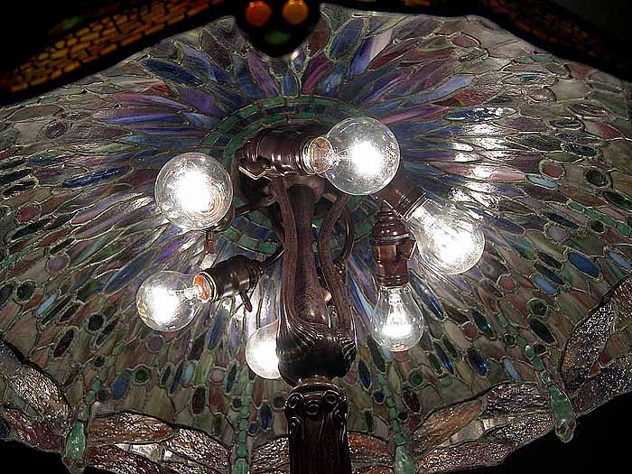 Leaded Glass & Bronze Tiffany lamp