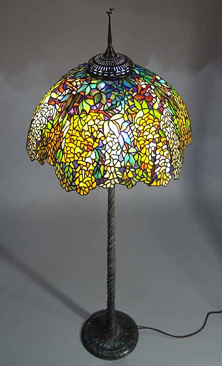 Leaded Glass & Bronze Tiffany lamp