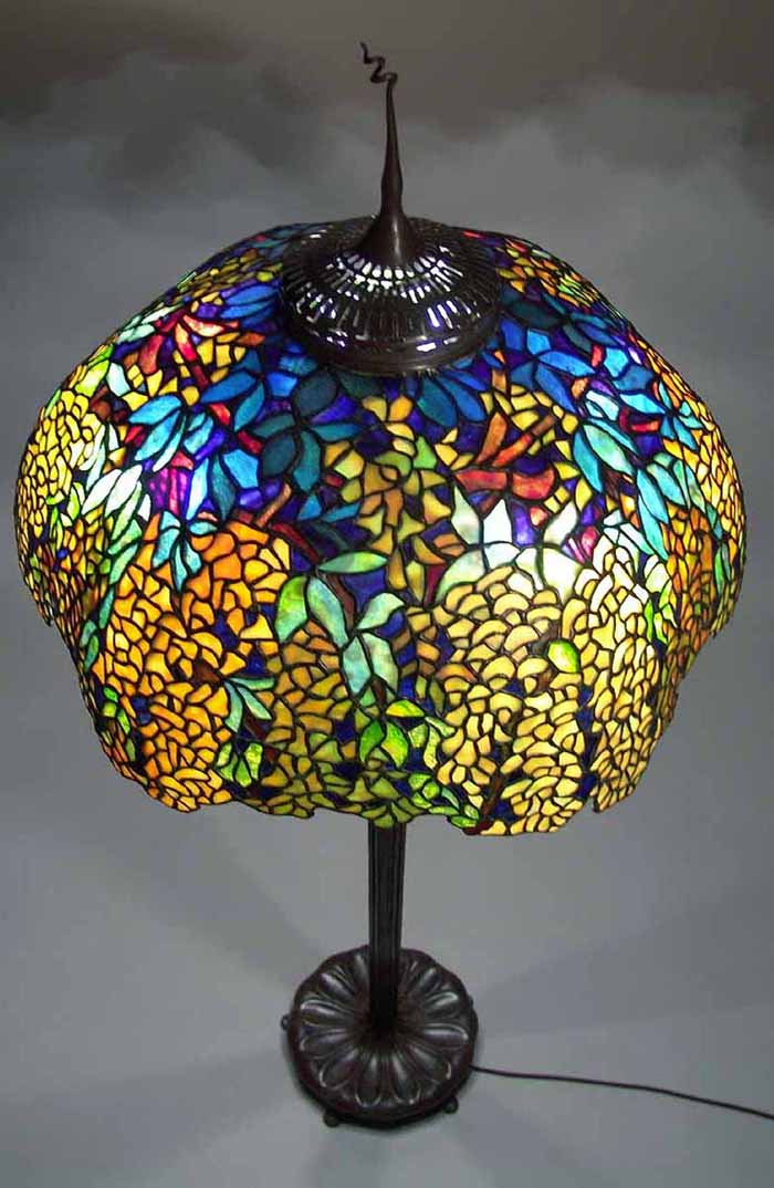 Leaded Glass & Bronze Tiffany lamp