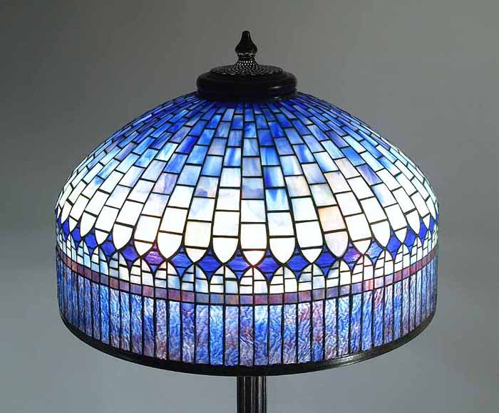 Leaded Glass & Bronze Tiffany lamp