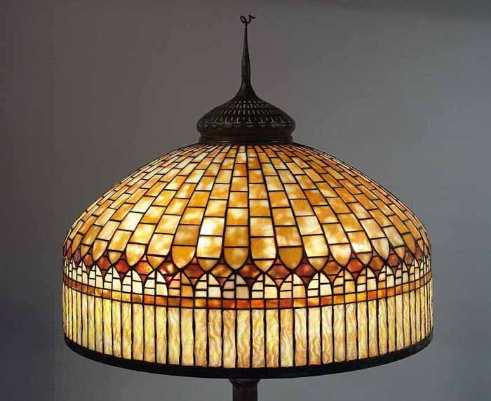 Leaded Glass & Bronze Tiffany lamp