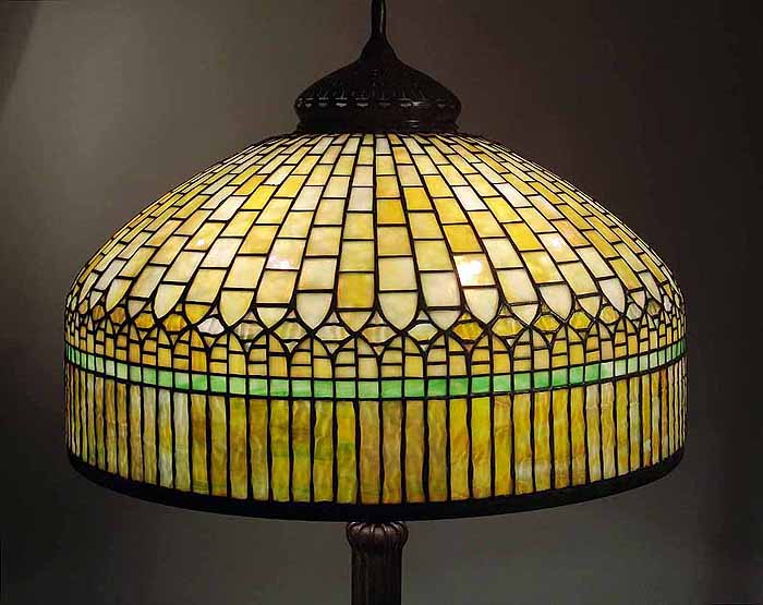 Leaded Glass & Bronze Tiffany lamp