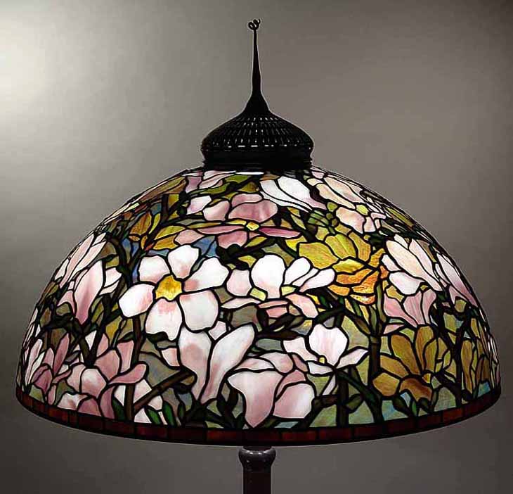 Leaded Glass & Bronze Tiffany lamp