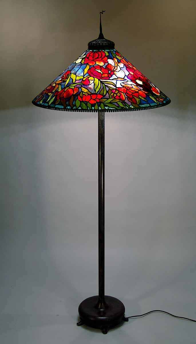 Leaded Glass & Bronze Tiffany lamp