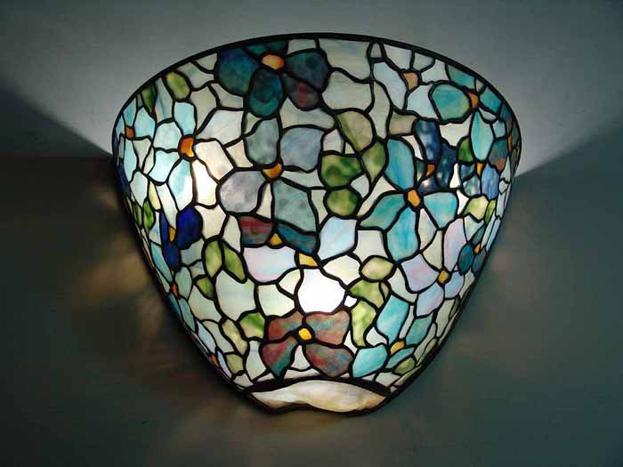 LEADED GLASS AND BRONZE TIFFANY LAMP