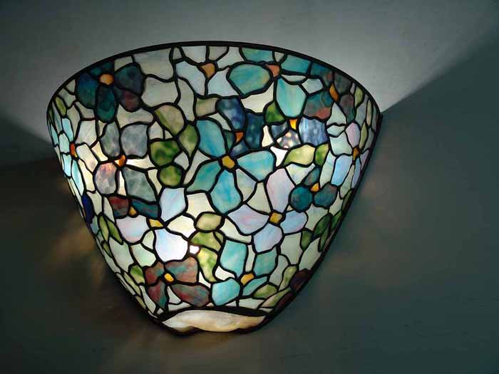 Leaded Glass & Bronze Tiffany lamp