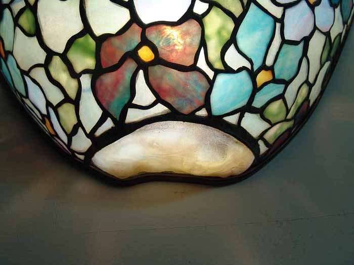 Leaded Glass & Bronze Tiffany lamp