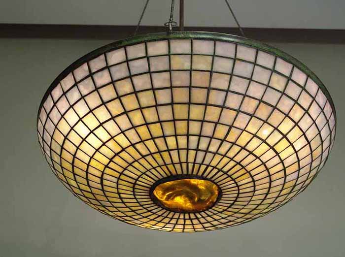 Leaded Glass & Bronze Tiffany lamp