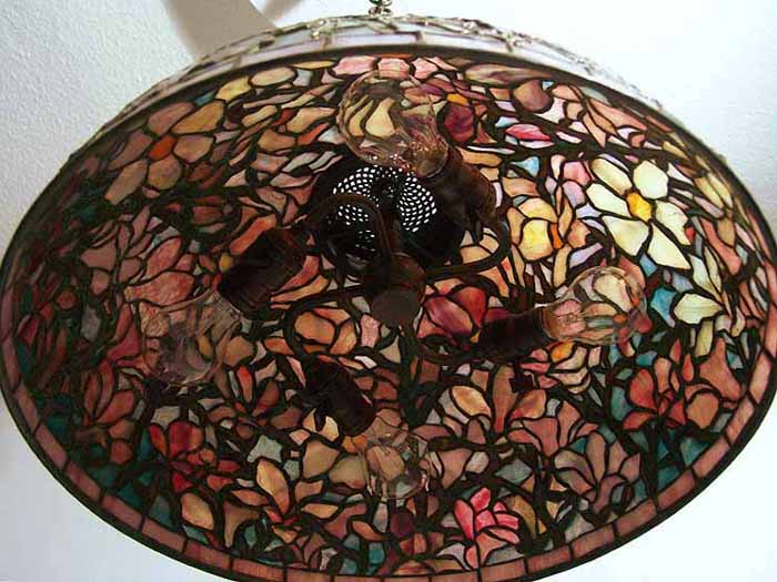 Leaded Glass & Bronze Tiffany lamp