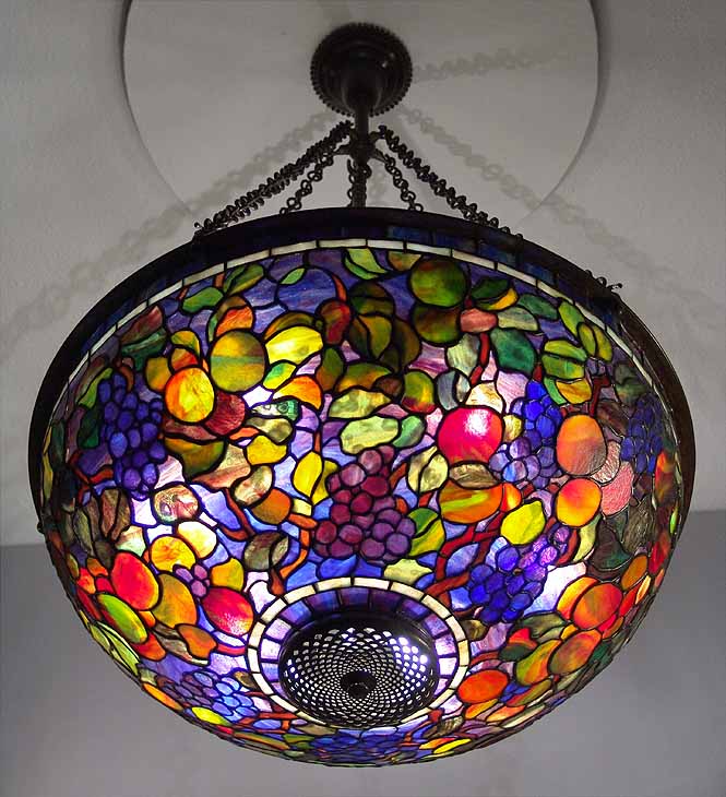 Leaded Glass & Bronze Tiffany lamp