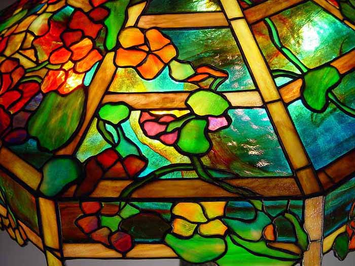 Leaded Glass & Bronze Tiffany lamp