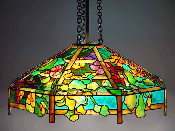 Leaded Glass & Bronze Tiffany lamp