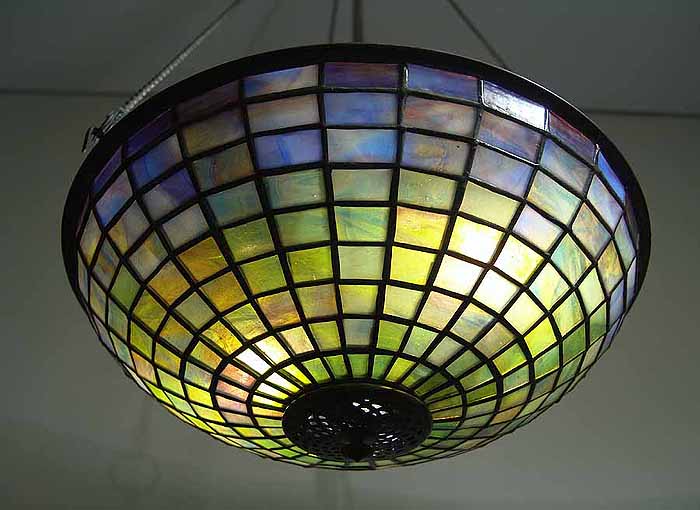 Leaded Glass & Bronze Tiffany lamp