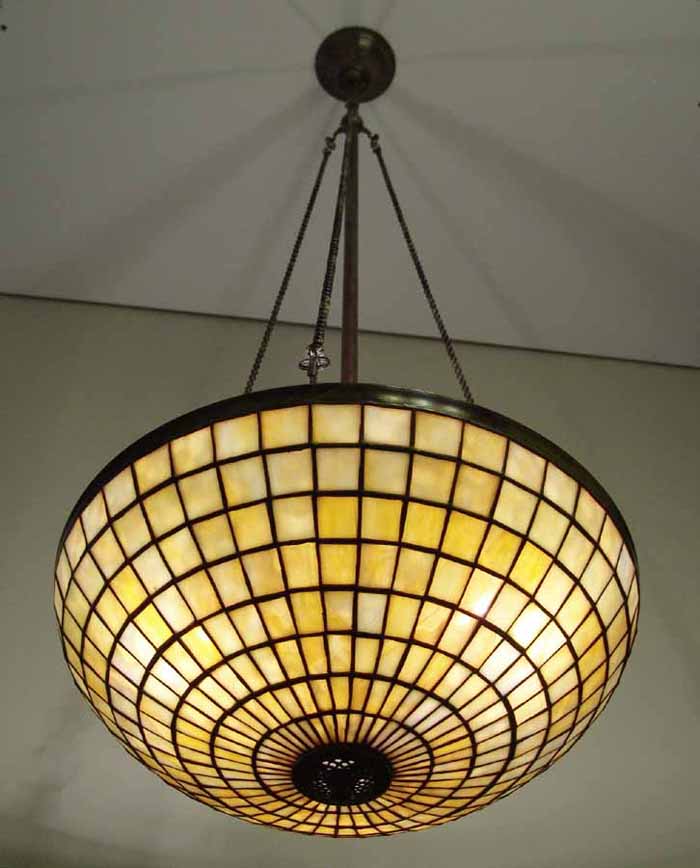 Leaded Glass & Bronze Tiffany lamp