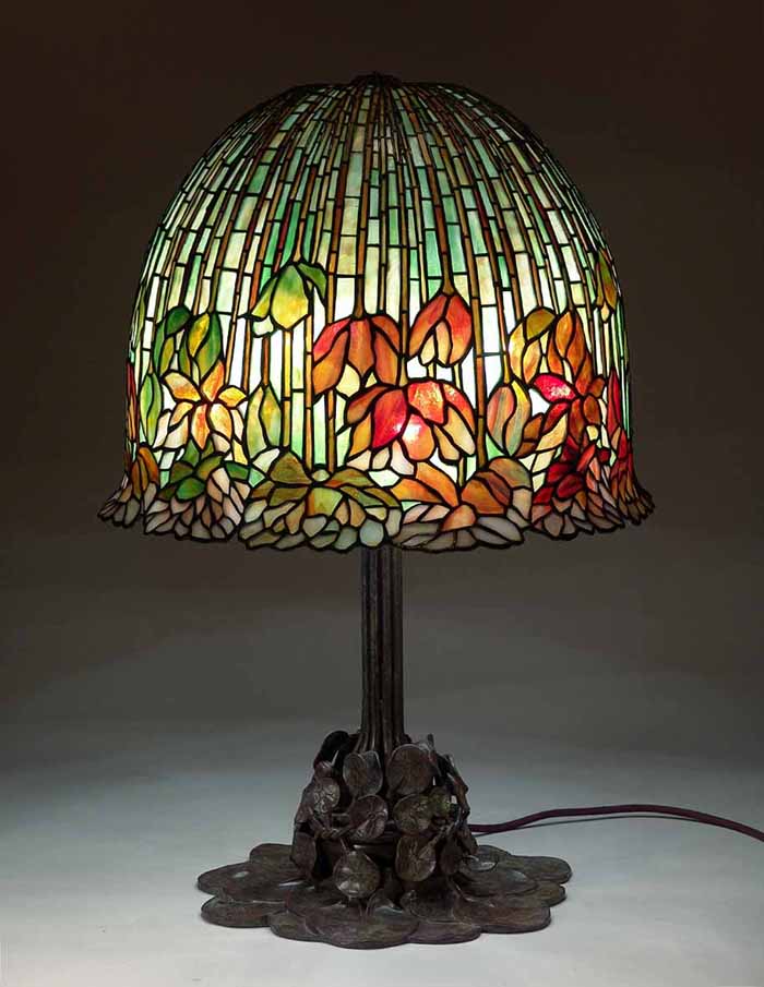 Leaded Glass & Bronze Tiffany lamp