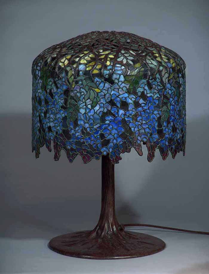 Leaded Glass & Bronze Tiffany lamp