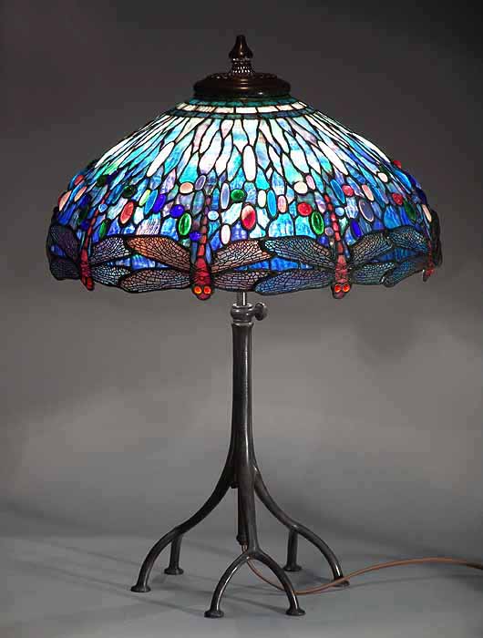 Leaded Glass & Bronze Tiffany lamp