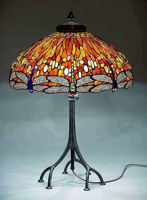 Leaded Glass & Bronze Tiffany lamp