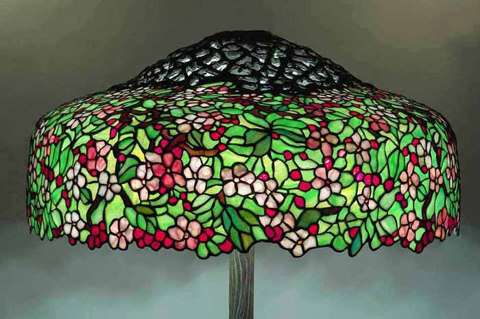 Leaded Glass & Bronze Tiffany lamp