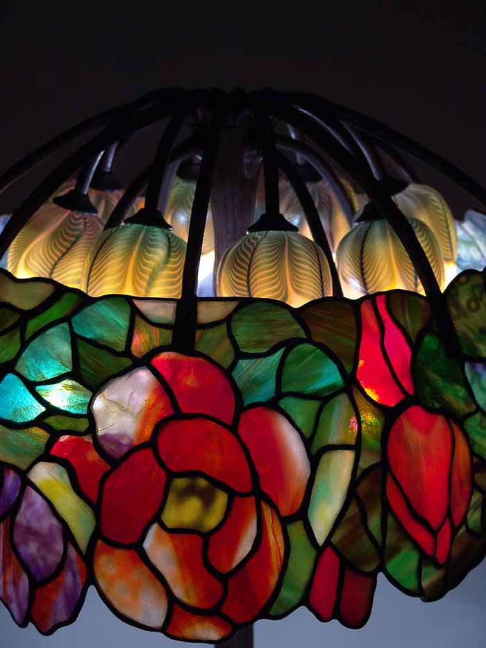 Leaded Glass & Bronze Tiffany lamp