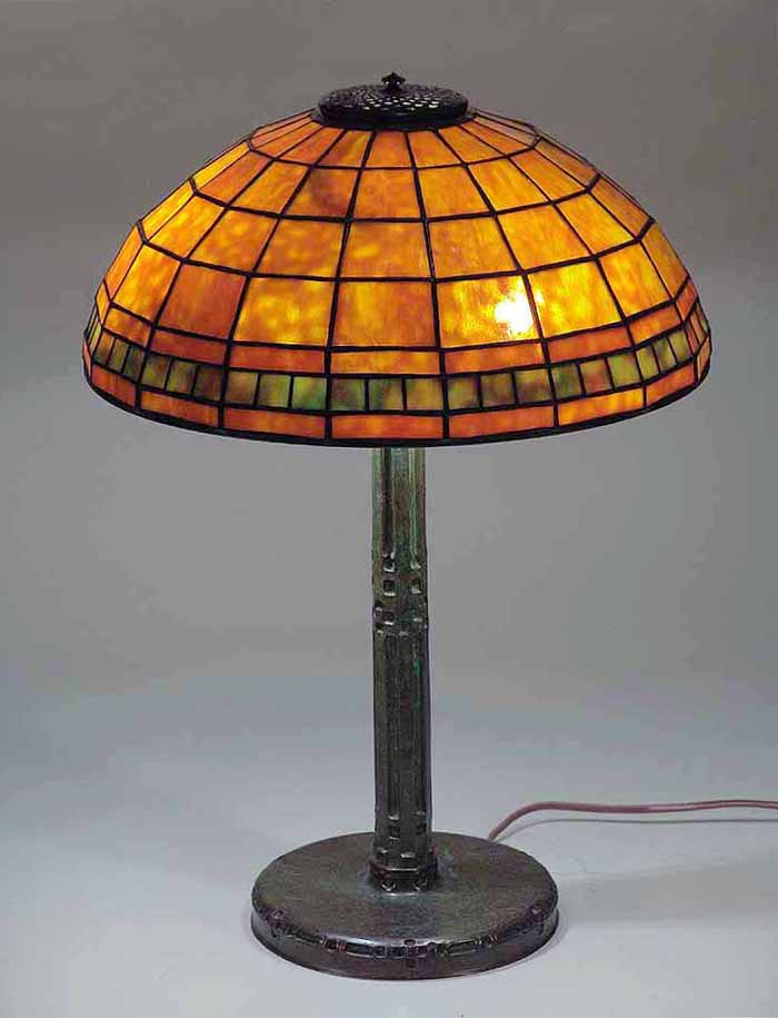 Leaded Glass & Bronze Tiffany lamp