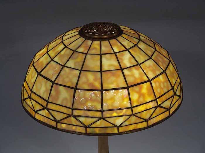 Leaded Glass & Bronze Tiffany lamp