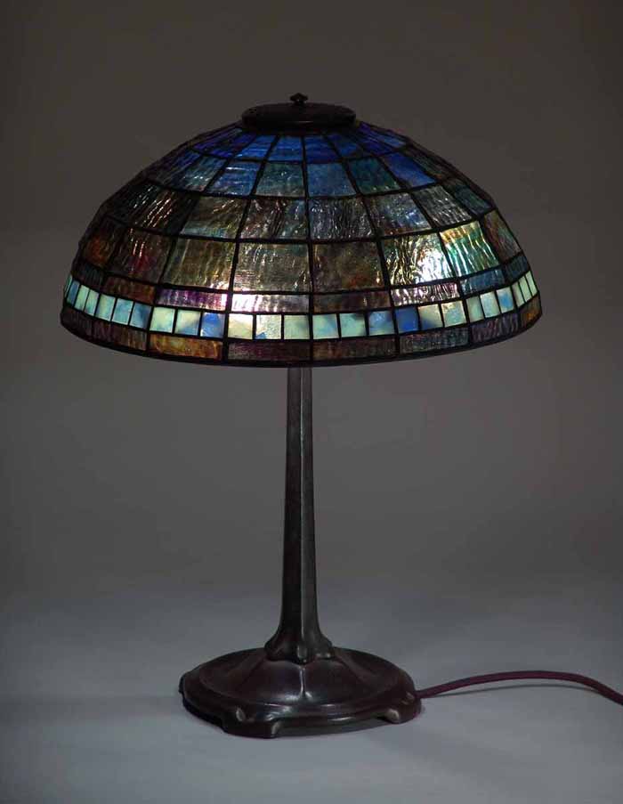 16" GEOMETRIC LEADED GLASS AND BRONZE TIFFANY LAMP