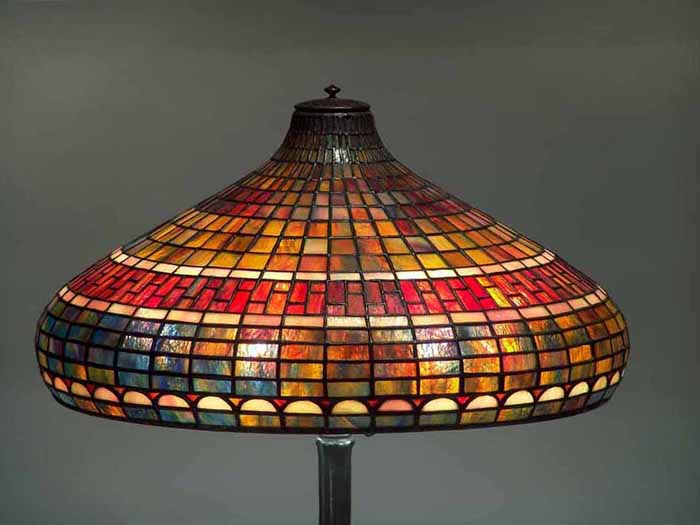 Leaded Glass & Bronze Tiffany lamp