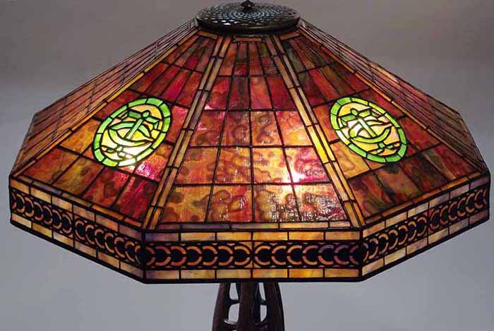 Leaded Glass & Bronze Tiffany lamp