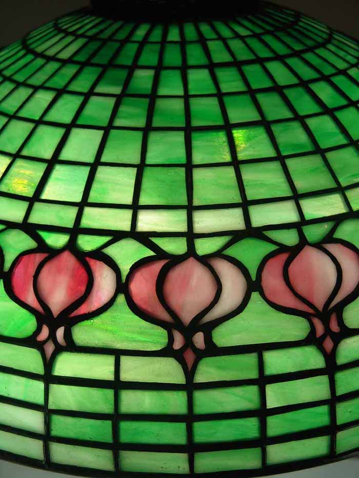 Leaded Glass & Bronze Tiffany lamp