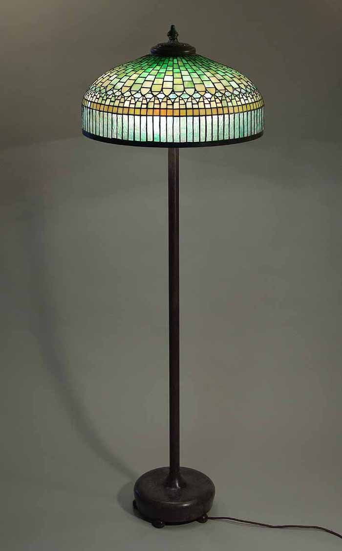 Leaded Glass & Bronze Tiffany lamp