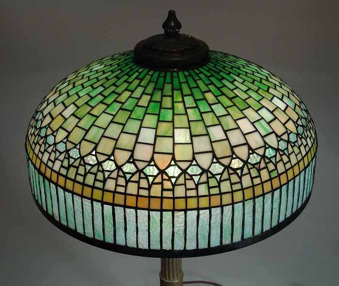 Leaded Glass & Bronze Tiffany lamp