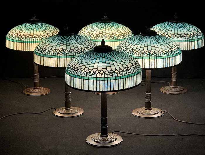 Leaded Glass & Bronze Tiffany lamp