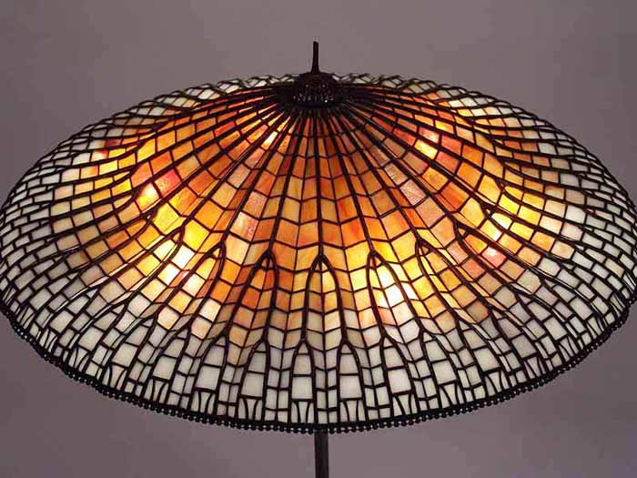 Leaded Glass & Bronze Tiffany lamp