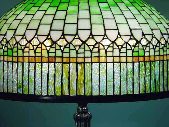 Leaded Glass & Bronze Tiffany lamp