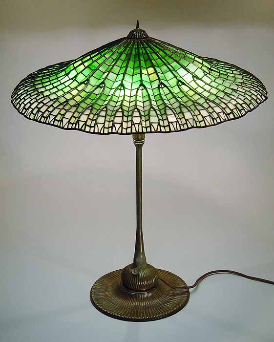 Leaded Glass & Bronze Tiffany lamp