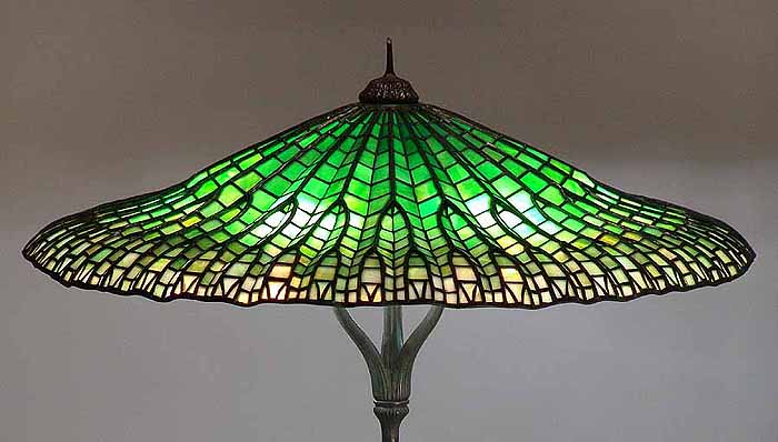 Leaded Glass & Bronze Tiffany lamp