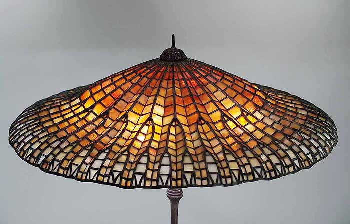 Leaded Glass & Bronze Tiffany lamp