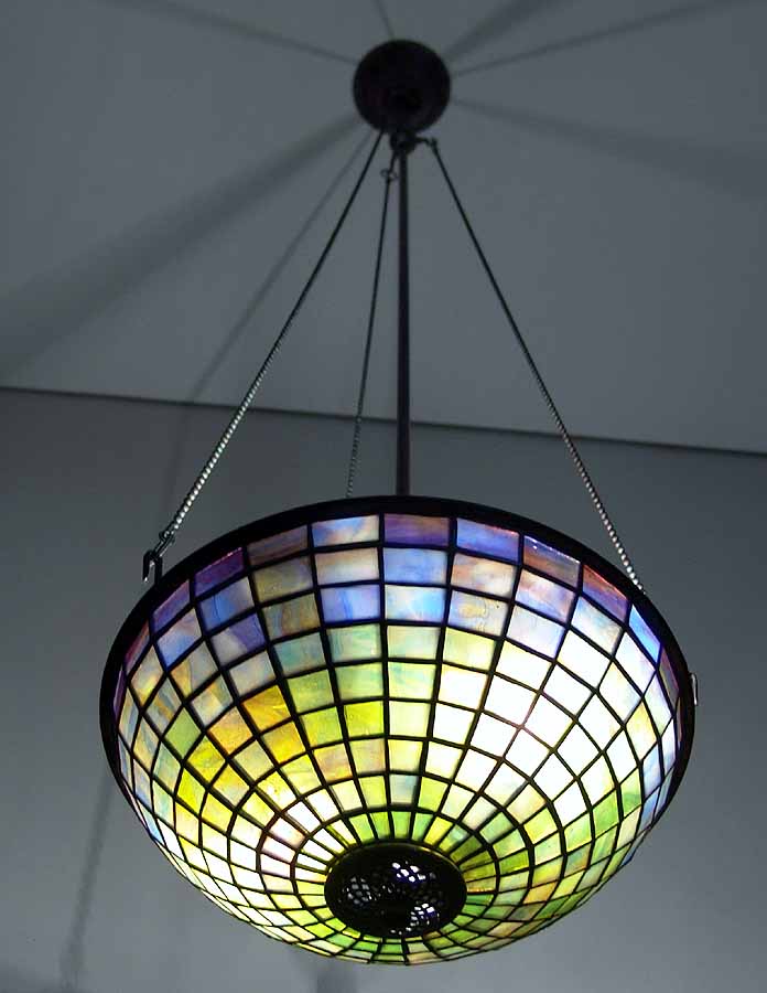 Leaded Glass & Bronze Tiffany lamp