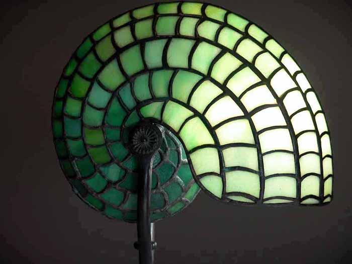 Leaded Glass & Bronze Tiffany lamp