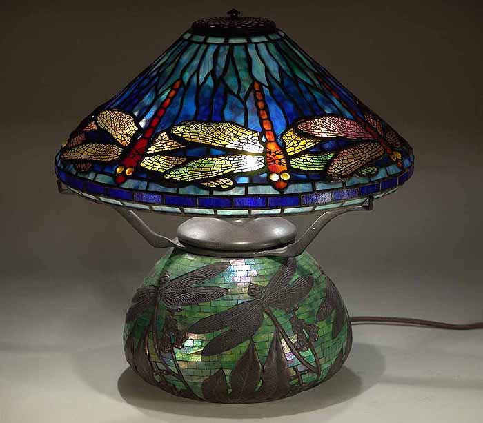 Leaded Glass & Bronze Tiffany lamp