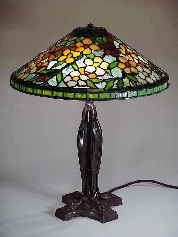 Leaded Glass & Bronze Tiffany lamp