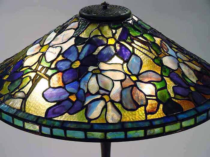 Leaded Glass & Bronze Tiffany lamp