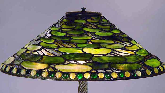 Leaded Glass & Bronze Tiffany lamp