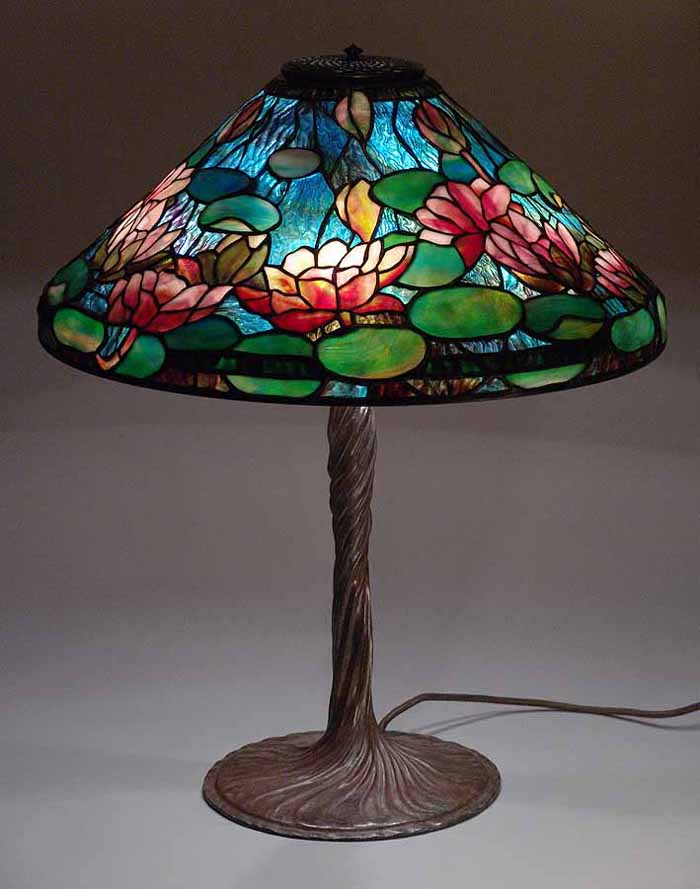 Leaded Glass & Bronze Tiffany lamp